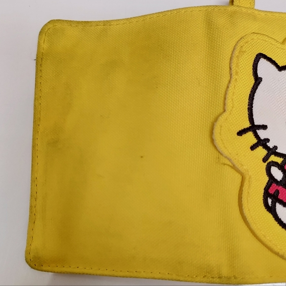 🏀🎾🛹📣  Hello Kitty Y2K 2000s Sports Theme Bifold Wallet - Picture 4 of 5